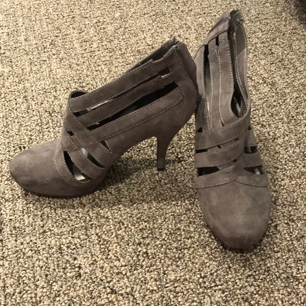 Apostrophe stilettos booties!
